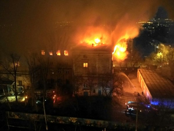 В Красноармейском районе выгорело сооружение учебного комбината