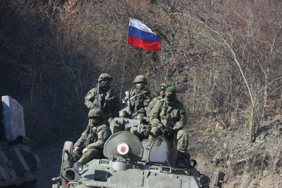 Bloomberg: РФ продолжает наращивать вооруженные силы у границы с Украиной