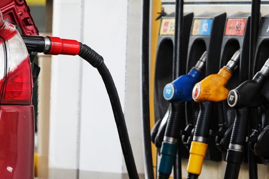 «Есть специальное правило»: эксперт Юшков объяснил, почему в России бензин дешевеет не везде