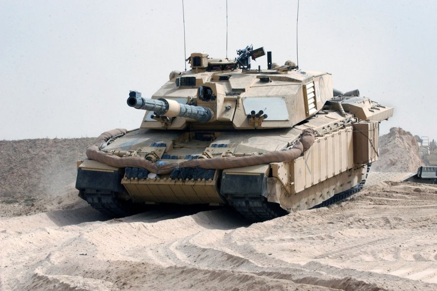 Глава британской армии: отправка танков на Украину на время ослабит нас