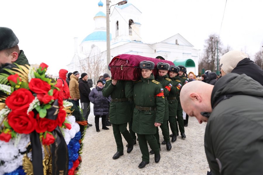Под Волгоградом похоронили 20-летнего погибшего Ивана Журавлева на Украине