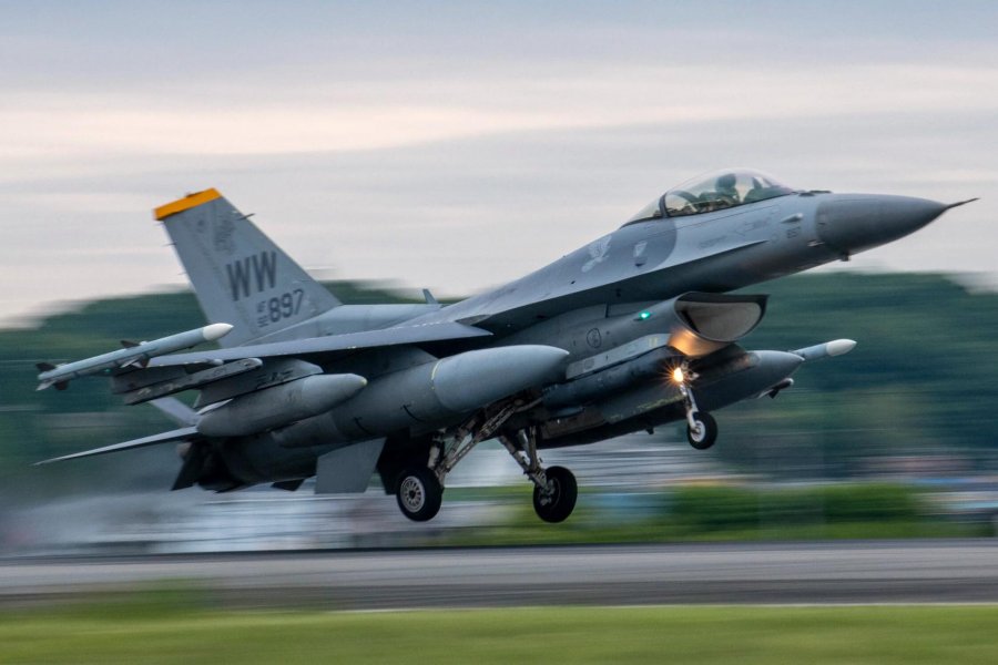 «Newsweek»: истребители F-16 не помогут ВСУ принудить отступить ВС РФ в первой половине 2024 года